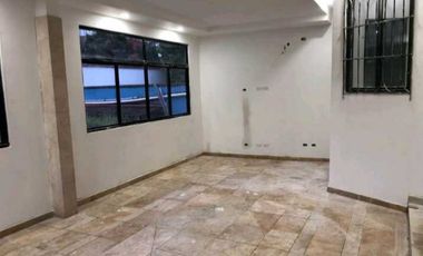 CASA EN HATO PINTADO DE 3 NIVELES  435M2 REMODELADA