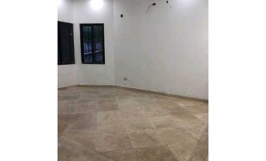 CASA EN HATO PINTADO DE 3 NIVELES  435M2 REMODELADA