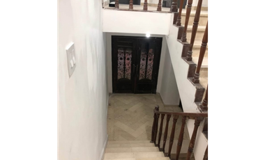 CASA EN HATO PINTADO DE 3 NIVELES  435M2 REMODELADA