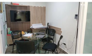 PARQUE LEFEVRE / SANTA ELENA / 437M / LOCAL CON OFICINAS Y BODEGA JC