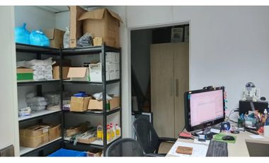 PARQUE LEFEVRE / SANTA ELENA / 437M / LOCAL CON OFICINAS Y BODEGA JC