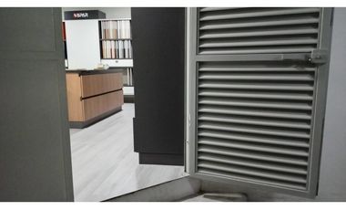 PARQUE LEFEVRE / SANTA ELENA / 437M / LOCAL CON OFICINAS Y BODEGA JC