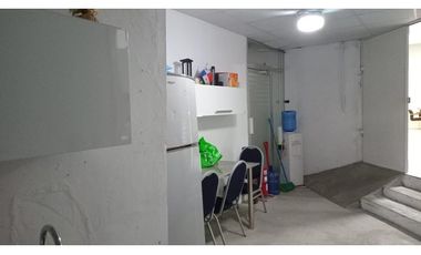 PARQUE LEFEVRE / SANTA ELENA / 437M / LOCAL CON OFICINAS Y BODEGA JC