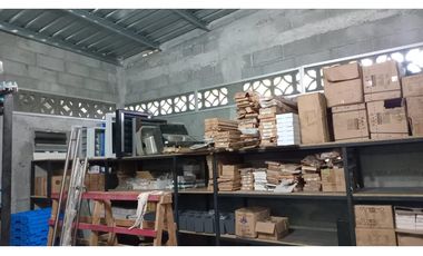 PARQUE LEFEVRE / SANTA ELENA / 437M / LOCAL CON OFICINAS Y BODEGA JC