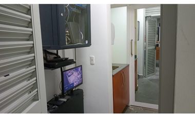 PARQUE LEFEVRE / SANTA ELENA / 437M / LOCAL CON OFICINAS Y BODEGA JC