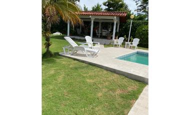 SEA CONFIABLE VENDE CASA CON PISCINA EN CORONADO