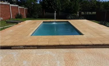 CASA FRENTE AL HOTEL MAITEI, BARRIO PELLEGRINI