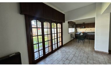 Alquiler casa 6 Amb con pileta paso del rey centro