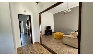 Alquiler casa 6 Amb con pileta paso del rey centro