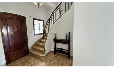 Alquiler casa 6 Amb con pileta paso del rey centro