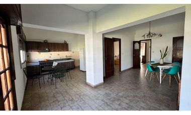 Alquiler casa 6 Amb con pileta paso del rey centro