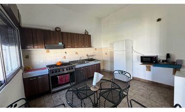 Alquiler casa 6 Amb con pileta paso del rey centro