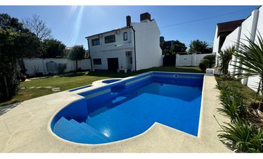 Alquiler casa 6 Amb con pileta paso del rey centro