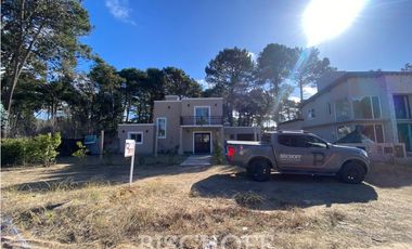 VENTA DE CASA EN BARRIO ALAMOS PINAMAR