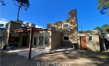 VENTA DE CASA EN BARRIO ALAMOS PINAMAR