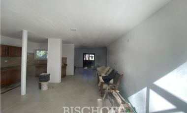 VENTA DE CASA EN BARRIO ALAMOS PINAMAR