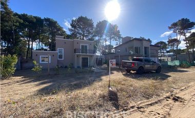 VENTA DE CASA EN BARRIO ALAMOS PINAMAR