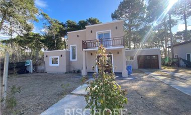 VENTA DE CASA EN BARRIO ALAMOS PINAMAR