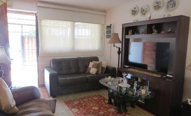 Casa en Venta en Las Rejas con Alameda