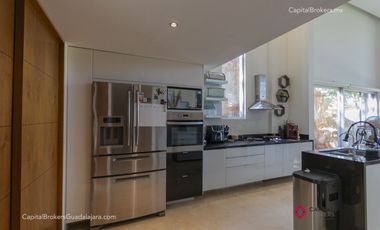 Casa de Lujo en Venta en El Cielo Country Club