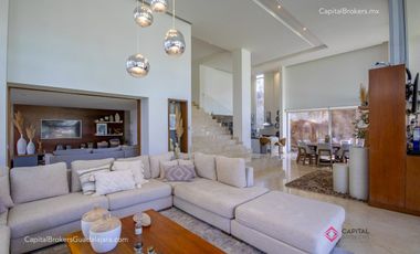 Casa de Lujo en Venta en El Cielo Country Club