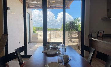 AMPLIO DEPARTAMENTO CON ALBERCA PRIVADA, EN ZONA PRIVILEGIADA EN TULUM, A POCOS MINUTOS DE LA PLAYA.