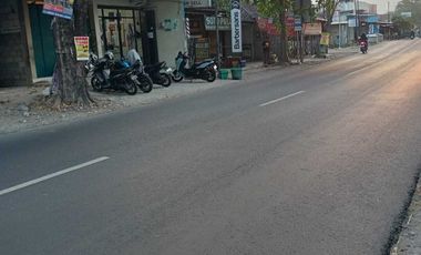 rumah luas murah bisa buat usaha pinggir jln raya dekat solo