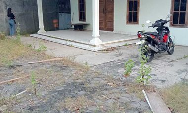 rumah luas murah bisa buat usaha pinggir jln raya dekat solo