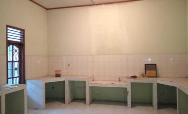 rumah luas murah bisa buat usaha pinggir jln raya dekat solo