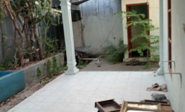 rumah luas murah bisa buat usaha pinggir jln raya dekat solo