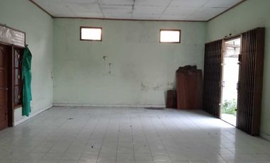 rumah luas murah bisa buat usaha pinggir jln raya dekat solo