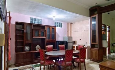 Rumah Bagus FULL FURNISHED Tengah Kota Solo dekat Fasilitas Umum