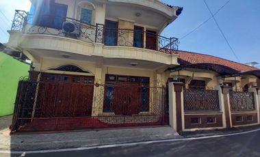 Rumah Bagus FULL FURNISHED Tengah Kota Solo dekat Fasilitas Umum