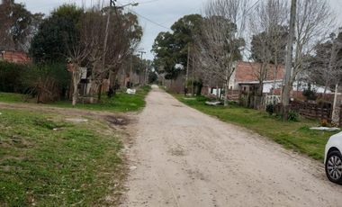 LOTE DE 420M2 EN FELIX U. CAMET VENDE O PERMUTA. APTO CREDITO