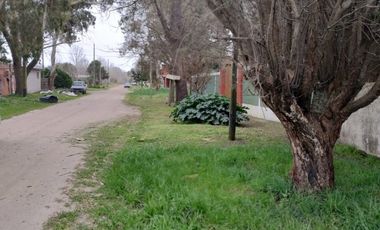 LOTE DE 420M2 EN FELIX U. CAMET VENDE O PERMUTA. APTO CREDITO
