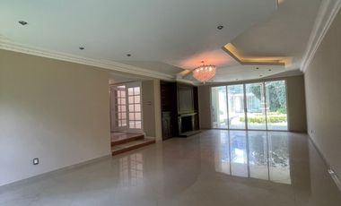 Jardines del Pedregal: Casa con Alberca, amplio jardín y Gimnasio