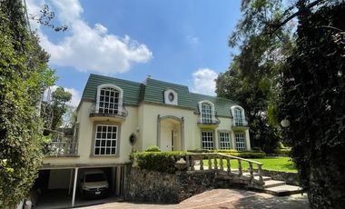 Jardines del Pedregal: Casa con Alberca, amplio jardín y Gimnasio