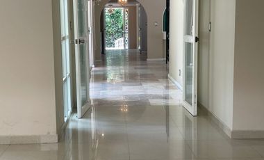 Jardines del Pedregal: Casa con Alberca, amplio jardín y Gimnasio