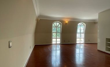 Jardines del Pedregal: Casa con Alberca, amplio jardín y Gimnasio