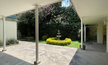 Jardines del Pedregal: Casa con Alberca, amplio jardín y Gimnasio