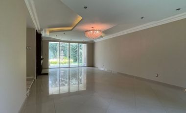 Jardines del Pedregal: Casa con Alberca, amplio jardín y Gimnasio