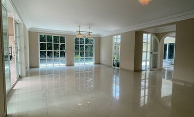 Jardines del Pedregal: Casa con Alberca, amplio jardín y Gimnasio