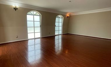 Jardines del Pedregal: Casa con Alberca, amplio jardín y Gimnasio