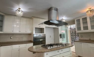 Jardines del Pedregal: Casa con Alberca, amplio jardín y Gimnasio