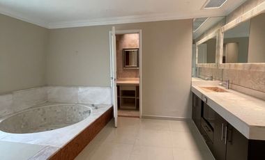 Jardines del Pedregal: Casa con Alberca, amplio jardín y Gimnasio