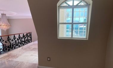 Jardines del Pedregal: Casa con Alberca, amplio jardín y Gimnasio
