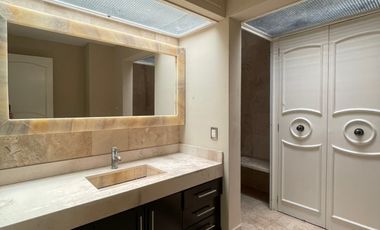 Jardines del Pedregal: Casa con Alberca, amplio jardín y Gimnasio