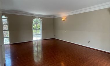 Jardines del Pedregal: Casa con Alberca, amplio jardín y Gimnasio