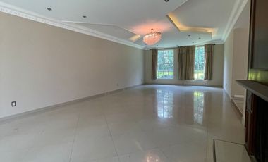 Jardines del Pedregal: Casa con Alberca, amplio jardín y Gimnasio