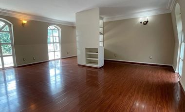 Jardines del Pedregal: Casa con Alberca, amplio jardín y Gimnasio